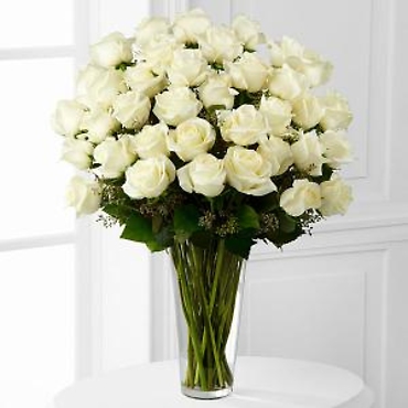 18 white roses vased with babies breath