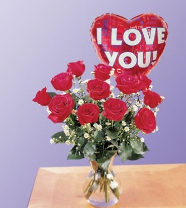 DOZEN VASED ROSES WITH MYLAR BALLOON